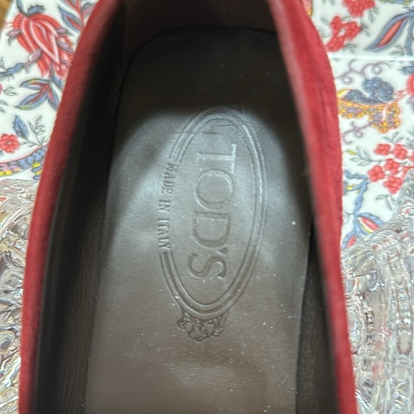 Tod’s Red Suede Size 39 Driving Shoes Loafers EUC - Picture 4 of 11